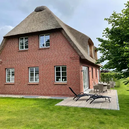 Ferienhaushaelfte Joeri Hues 2 *