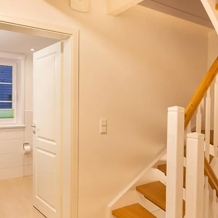 Ferienhaushaelfte Joeri Hues 2 *